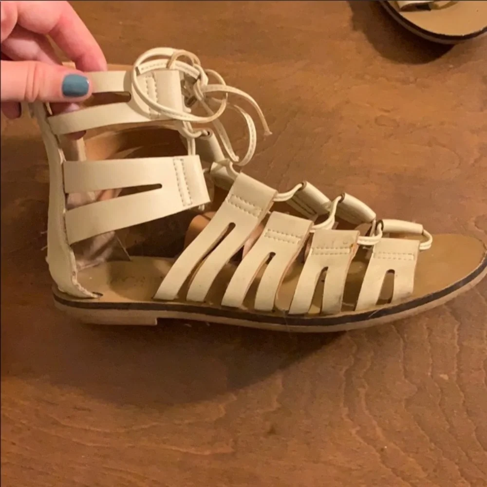 J. crew cream colored sandals 👡‎ size 6
